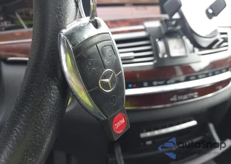 2007 Mercedes-Benz S 550 4Matic z USA, uszkodzony, nr VIN WDDNG86X87A137895